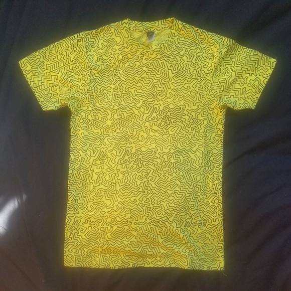 Yellow abstract t-shirt - Picture 1 of 2
